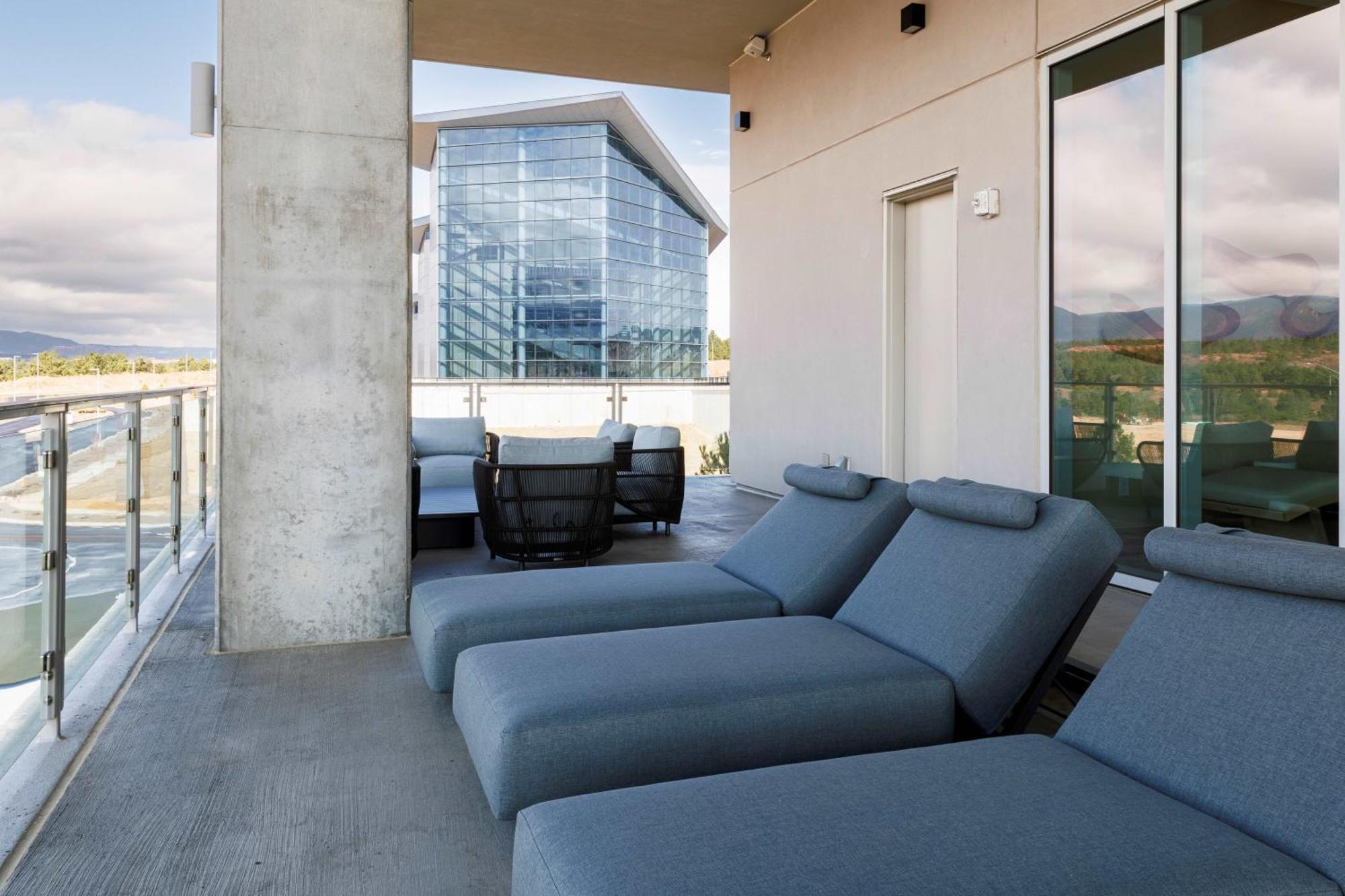 Hotel Polaris Gleneagle Bagian luar foto