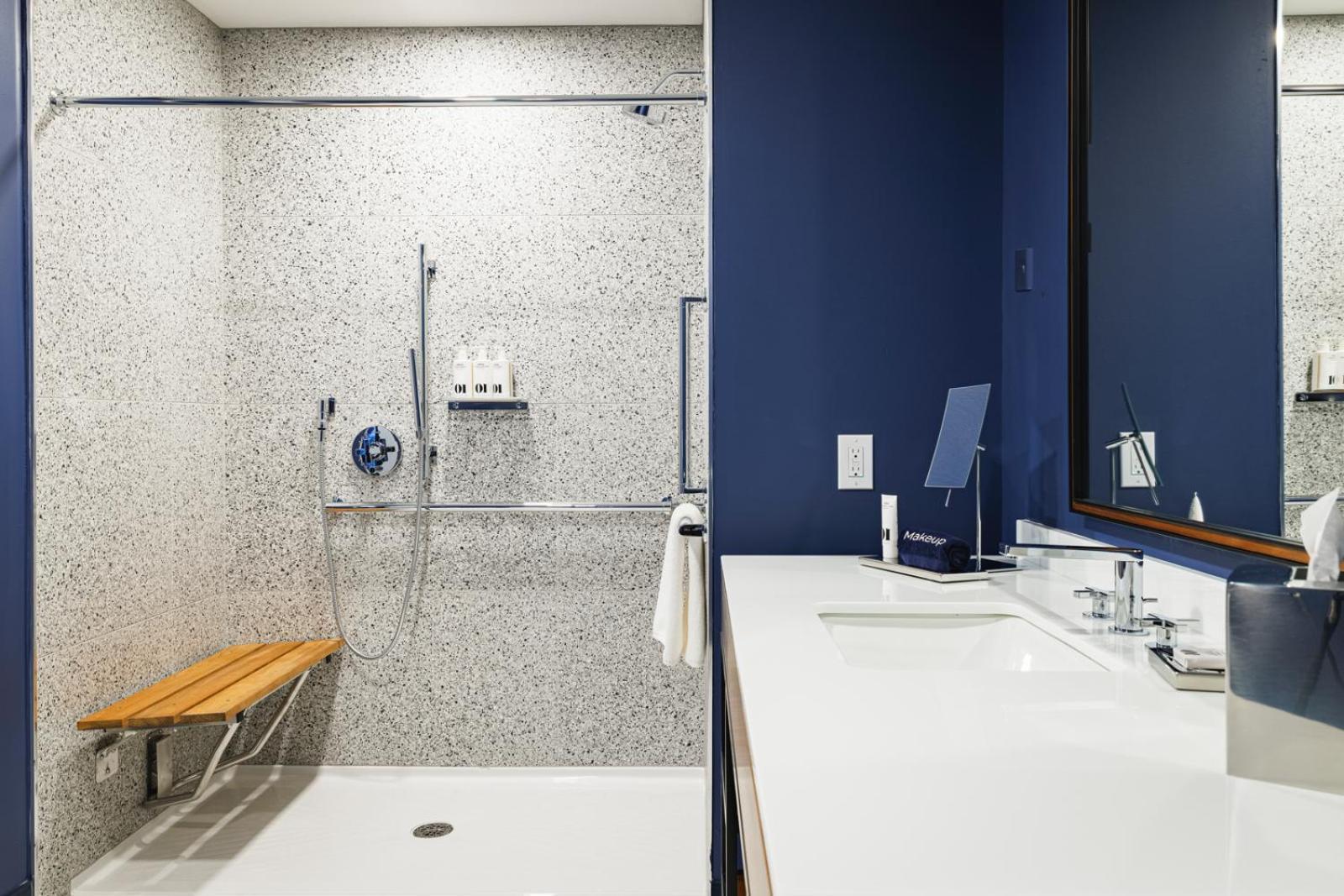 Hotel Polaris Gleneagle Bagian luar foto