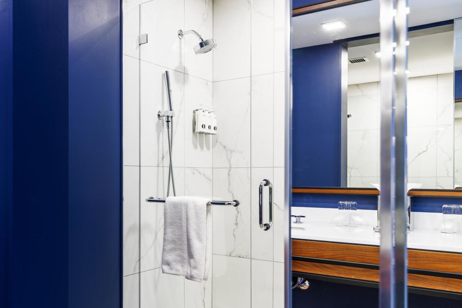 Hotel Polaris Gleneagle Bagian luar foto