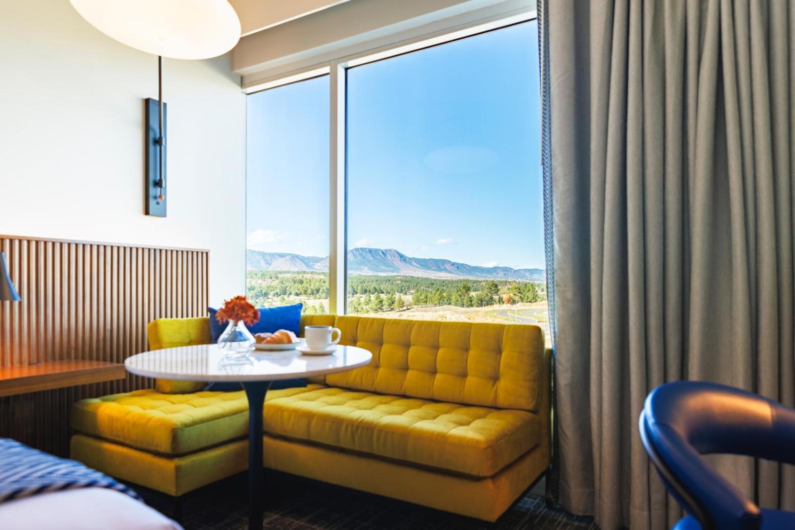 Hotel Polaris Gleneagle Bagian luar foto